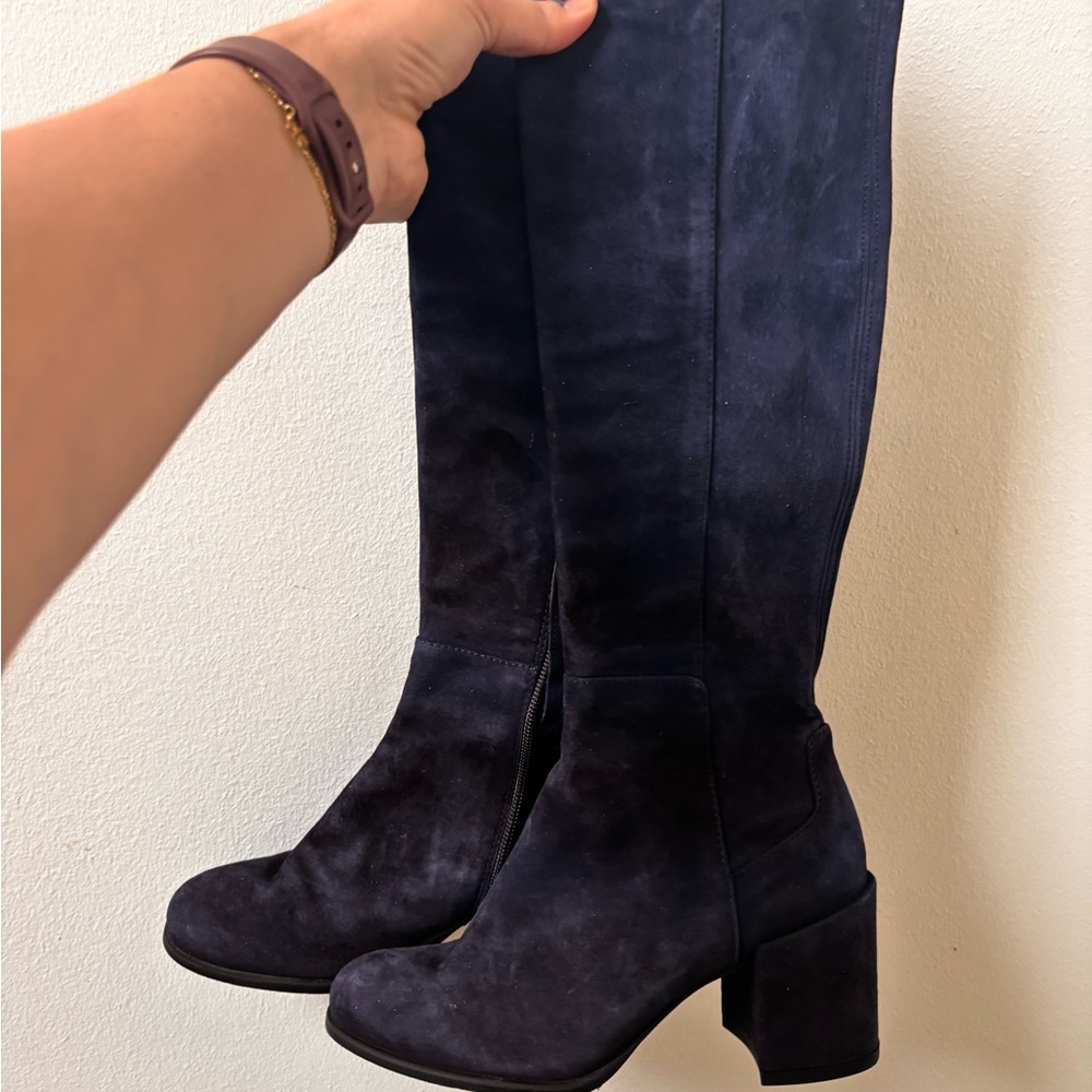 Stuart Weitzmen Elegant Navy Suede Knee-High Boots - Picture 2 of 6